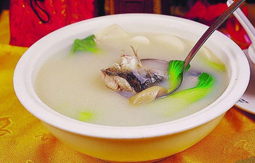 鯽魚頭豆腐湯